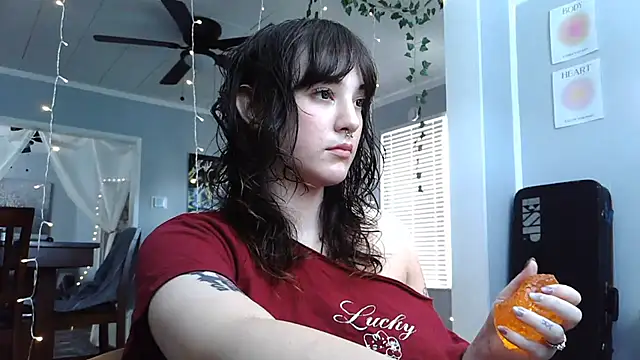 Snapshot of Trickylucy555 chatting on 24, 6, 2026 Trickylucy555 online show from 24, 6, 2026