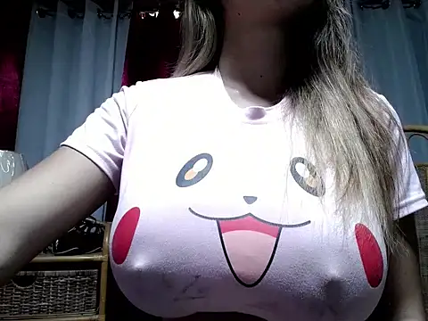 Snapshot of pretty_petite_asian143 chatting on 5, 4, 2026 pretty petite asian143 online show from 5, 4, 2026