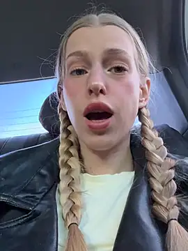 kira mia online show from 17, 4, 2026