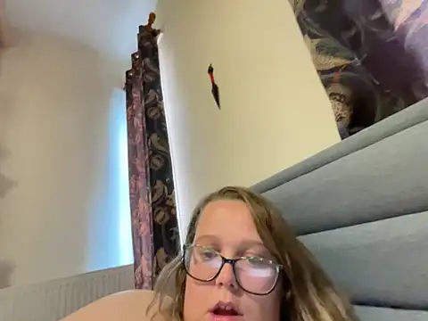 Scarletcum22 online show from 8, 11, 2025