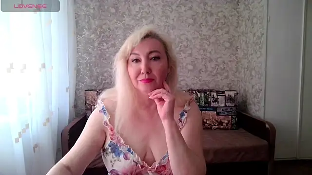 LadyKriss online show from 2, 4, 2026