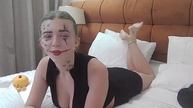 Snapshot of SweetShyMona chatting on 31, 10, 2025 SweetShyMona online show from 31, 10, 2025