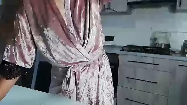 Snapshot of MilenaRossa chatting on 25, 10, 2025 MilenaRossa online show from 25, 10, 2025