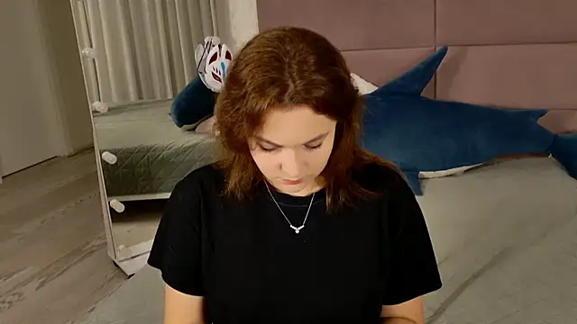 Snapshot of KirraMoss chatting on 10, 7, 2026 KirraMoss online show from 10, 7, 2026