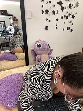 Pinkvixen69 online show from 4, 6, 2026