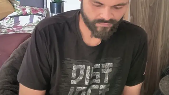 MakeMeAwareAah online show from 12, 4, 2026