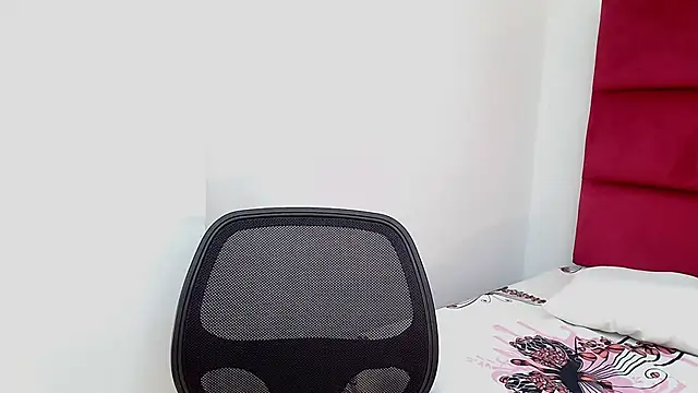 Flirty Vibes online show from 4, 11, 2025