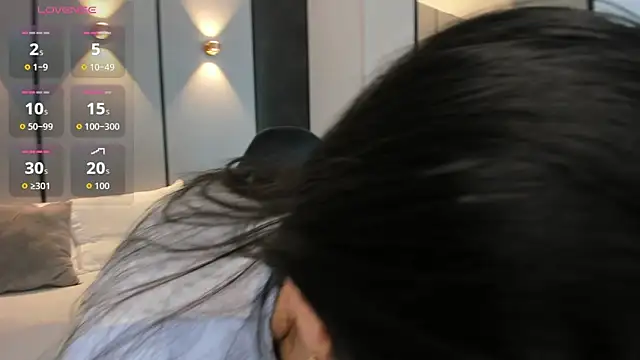 mia collins96 online show from 7, 4, 2026