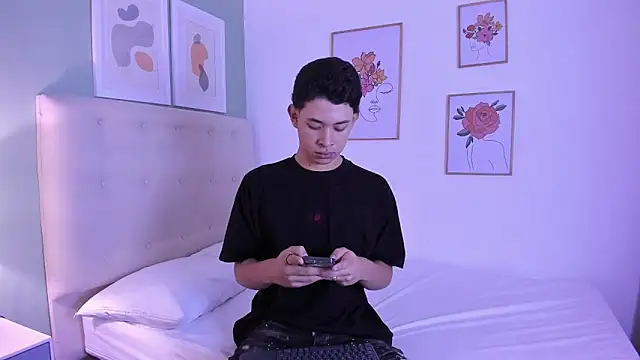 ApoloRicci online show from 14, 12, 2025