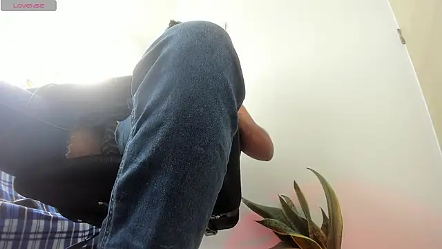 Snapshot of Alexxx_feethis chatting on 18, 11, 2025 Alexxx feethis online show from 18, 11, 2025