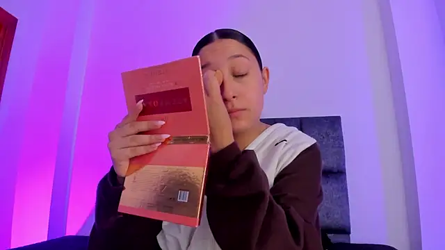 Snapshot of kittymonroe1 chatting on 27, 11, 2025 kittymonroe1 online show from 27, 11, 2025