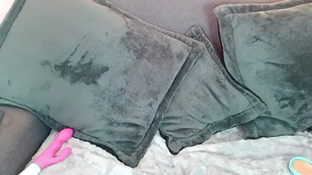 mia roux1 online show from 5, 4, 2026