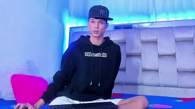 boyswantingplay online show from 4, 11, 2025