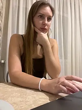 Snapshot of Elina1 chatting on 18, 11, 2025 Elina1 online show from 18, 11, 2025