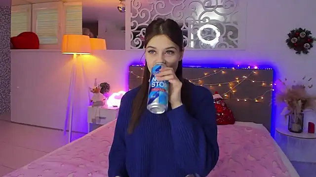 LuisaClover online show from 16, 12, 2025