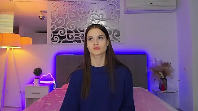 LuisaClover online show from 15, 2, 2026