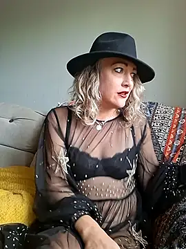 Raven Fantastic online show from 22, 10, 2025