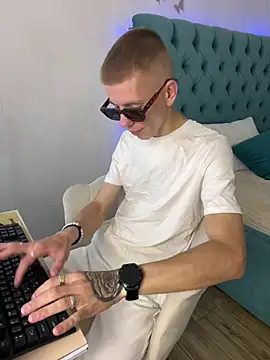 Snapshot of Cristian__Dior chatting on 8, 8, 2026 Cristian Dior online show from 8, 8, 2026