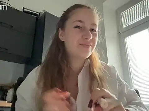 Nicole Wallker online show from 28, 10, 2025