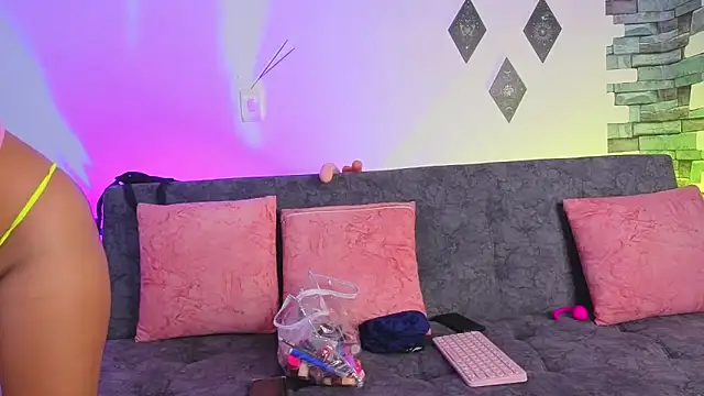 kasandraandsilvii online show from 1, 12, 2025