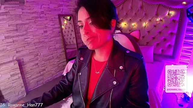 Snapshot of Roxanne_Han chatting on 1, 2, 2026 Roxanne Han online show from 1, 2, 2026