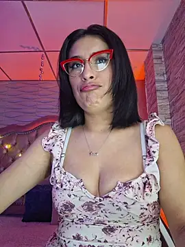 Snapshot of Roxanne_Han chatting on 9, 2, 2026 Roxanne Han online show from 9, 2, 2026