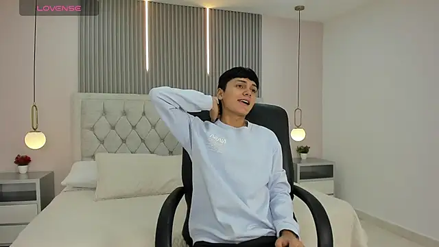 Maxii18  online show from 3, 12, 2025