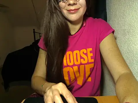 Snapshot of Aromaloveqq chatting on 16, 11, 2025 Aromaloveqq online show from 16, 11, 2025