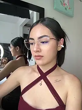 IslaCole online show from 19, 11, 2025