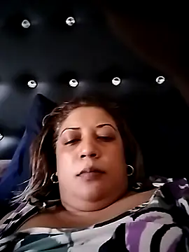 Snapshot of IndianLara chatting on 5, 11, 2025 IndianLara online show from 5, 11, 2025