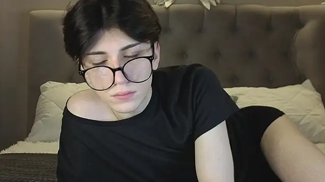 Oliver star boy  online show from 9, 1, 2026