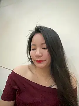 Bee Yellow00 online show from 3, 3, 2026