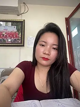 Bee Yellow00 online show from 21, 3, 2026