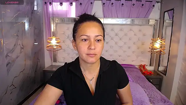 Snapshot of Melissa-roberts chatting on 5, 12, 2025 Melissa-roberts online show from 5, 12, 2025