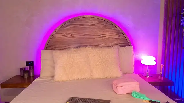 Snapshot of loana_vegas chatting on 9, 7, 2026 loana vegas online show from 9, 7, 2026