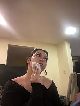 Kloe Novoa online show from 7, 4, 2026