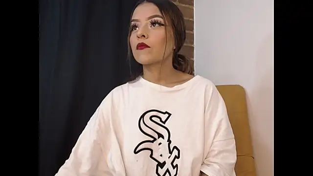 Snapshot of hailey_bri chatting on 5, 11, 2025 hailey bri online show from 5, 11, 2025