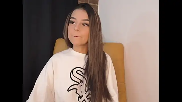 Snapshot of hailey_bri chatting on 7, 11, 2025 hailey bri online show from 7, 11, 2025