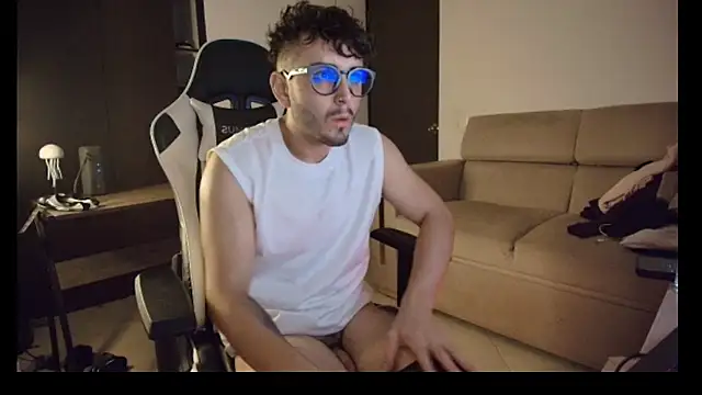 Snapshot of lionandreough chatting on 25, 10, 2025 lionandreough online show from 25, 10, 2025