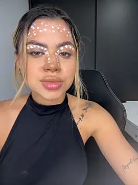 Snapshot of Alanna-foxx chatting on 1, 11, 2025 Alanna-foxx online show from 1, 11, 2025