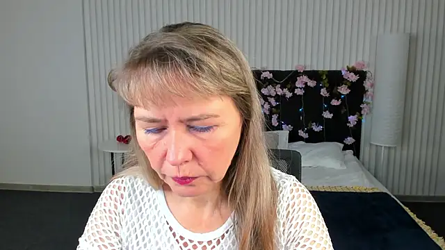 Carla Vogue online show from 4, 11, 2025