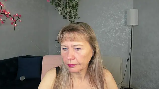 Carla Vogue online show from 11, 11, 2025