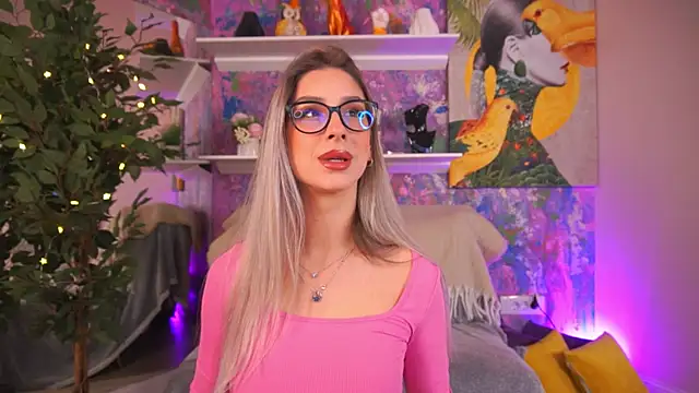 Snapshot of MaddieBryggs chatting on 8, 2, 2026 MaddieBryggs online show from 8, 2, 2026