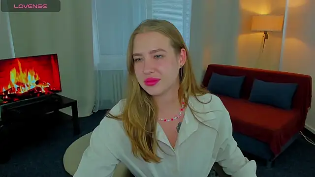 Snapshot of ElaraBloom chatting on 31, 10, 2025 ElaraBloom online show from 31, 10, 2025