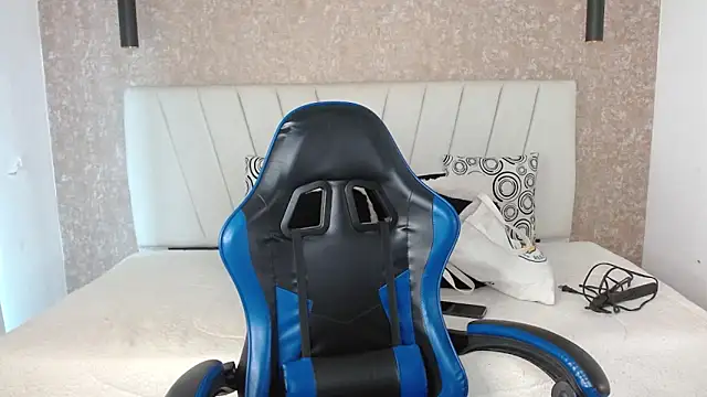 AliceSmity  online show from 12, 4, 2026