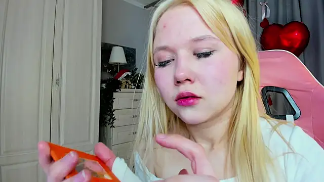 Snapshot of VivieSunn chatting on 14, 2, 2026 VivieSunn online show from 14, 2, 2026