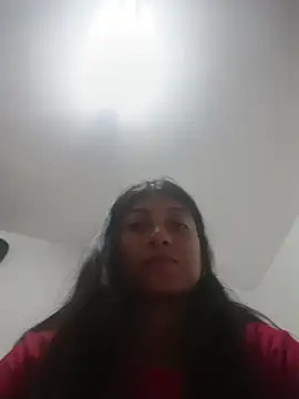 YeseniaRodriguez3 online show from 15, 4, 2026