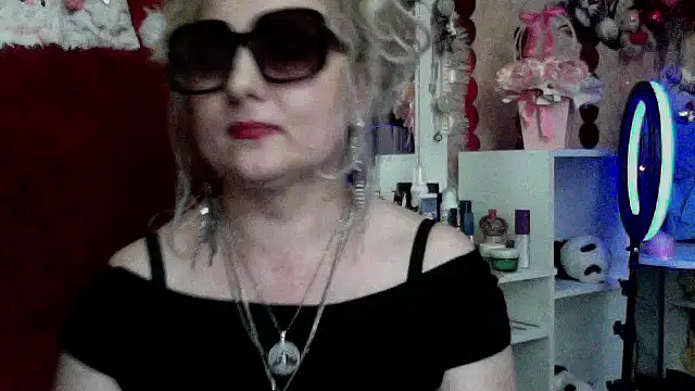 xHot Amazonq online show from 1, 4, 2026