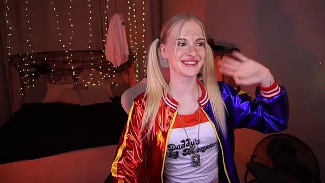 MonicaVelen online show from 28, 10, 2025