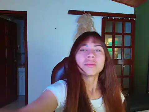 Romina Lazaro online show from 27, 10, 2025